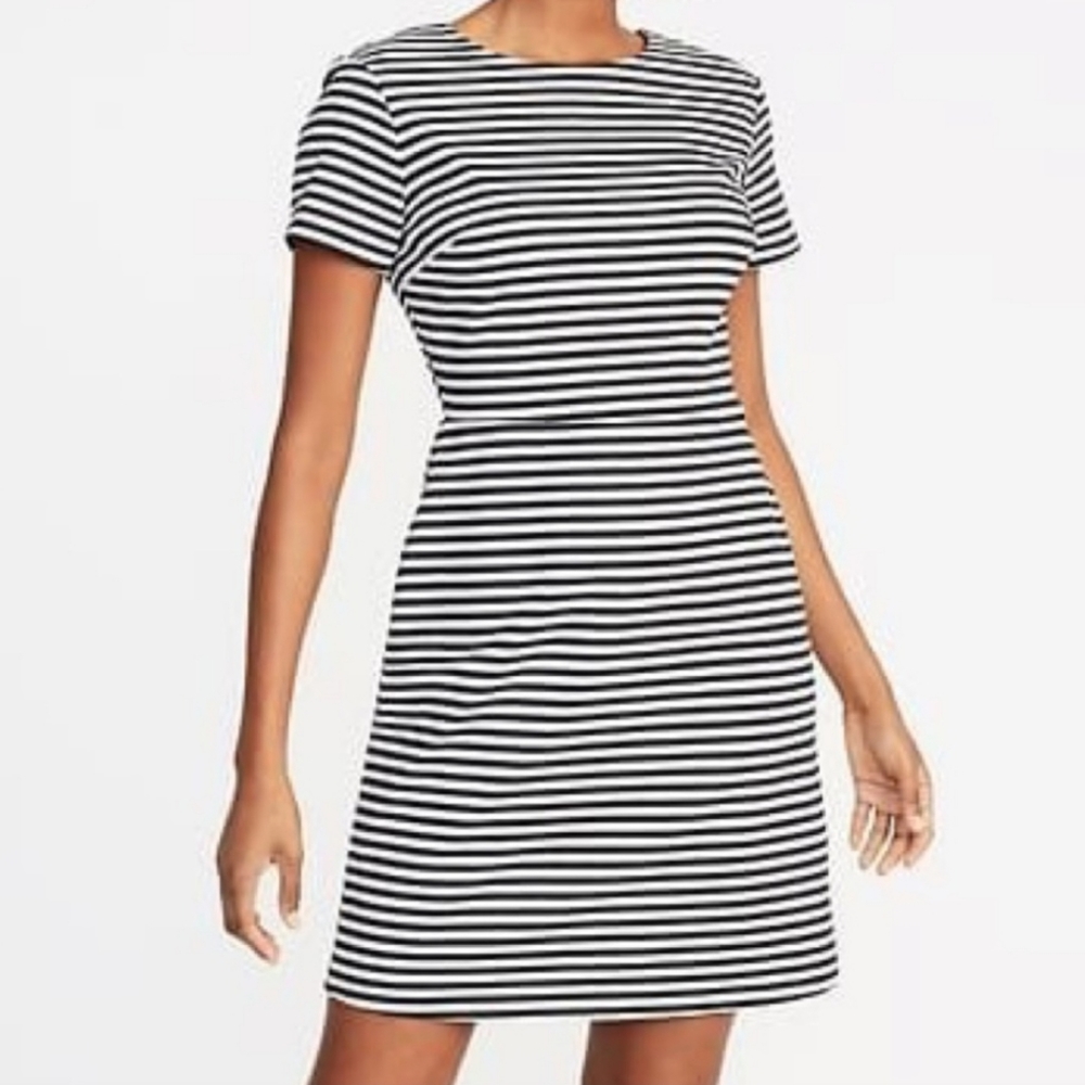 NWT Old Navy Ponte-Knit Sheath Dress